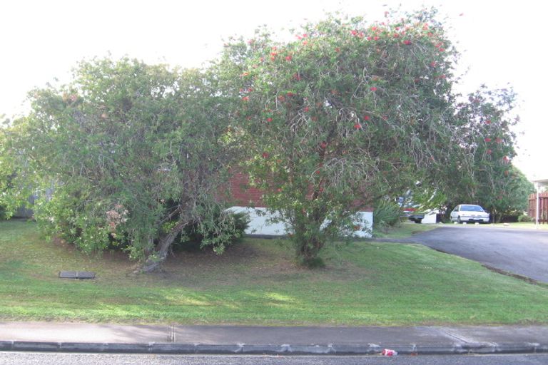 Photo of property in 1/5 Sylvan Crescent, Te Atatu South, Auckland, 0610