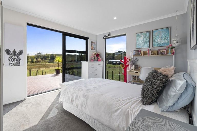 Photo of property in 338 Valley Road, Colyton, Feilding, 4775