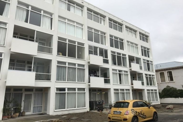 Photo of property in 16/4 Claremont Grove, Mount Victoria, Wellington, 6011