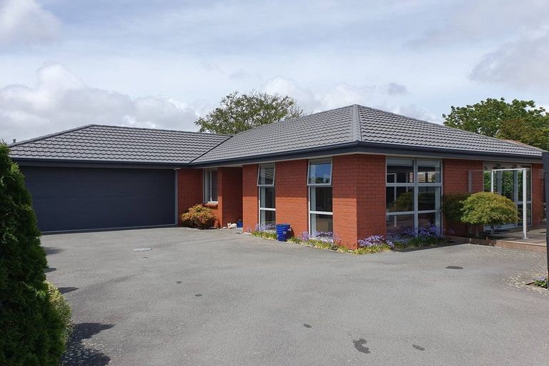 Photo of property in 118b Somerfield Street, Somerfield, Christchurch, 8024