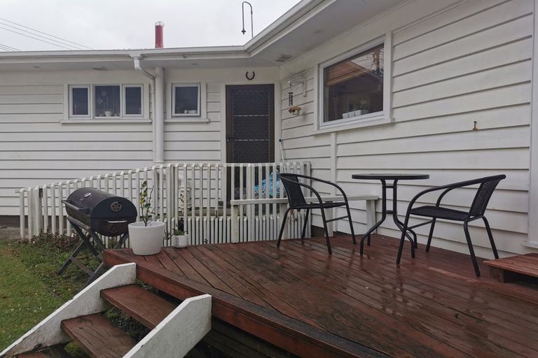 Photo of property in 2/4 Firth Road, Torbay, Auckland, 0630