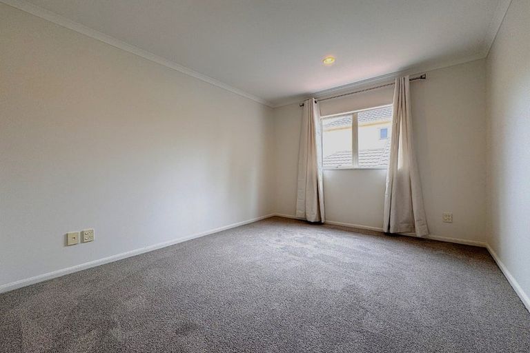 Photo of property in 50 Corricvale Way, Northcross, Auckland, 0630