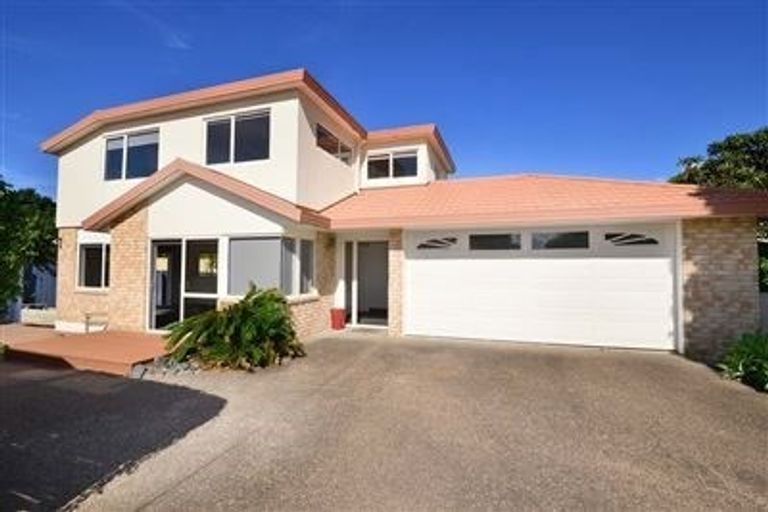 Photo of property in 2/58 Walton Street, Red Beach, 0932