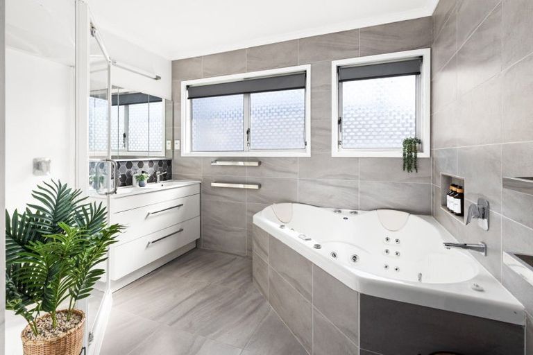 Photo of property in 9 Hinton Road, Taradale, Napier, 4112