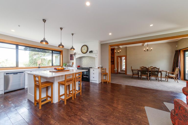 Photo of property in 649 Aokautere Drive, Aokautere, Palmerston North, 4471