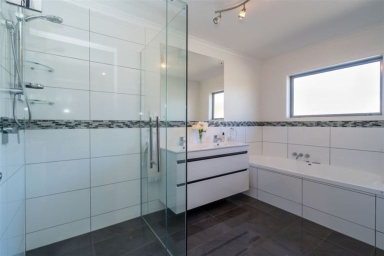 Photo of property in 14 Kura Place, Mosgiel, 9024