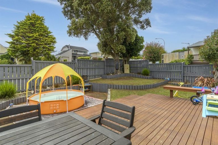 Photo of property in 37 Dunton Drive, Welcome Bay, Tauranga, 3112