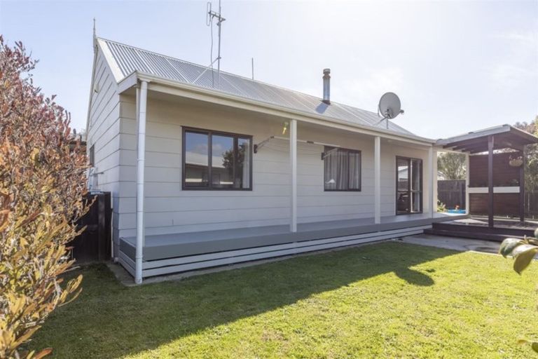 Photo of property in 6a Perrin Place, Kelvin Grove, Palmerston North, 4414
