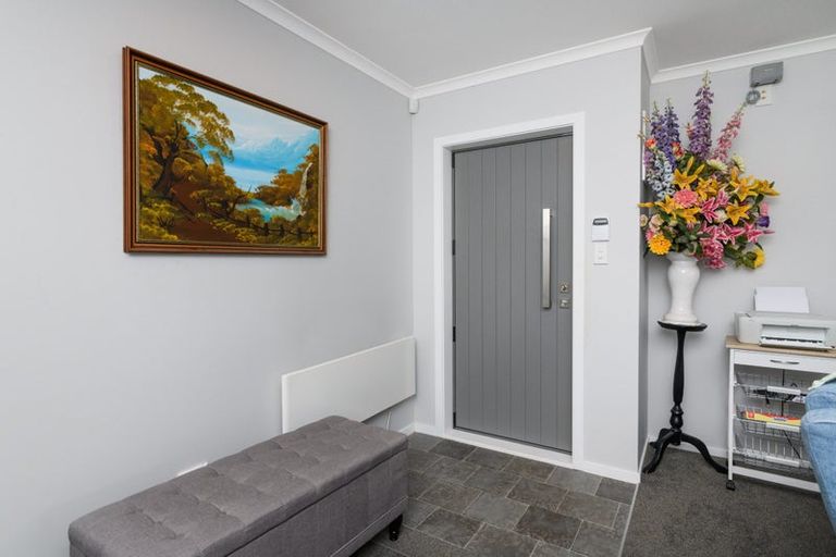 Photo of property in 17 Sinclair Avenue, Highbury, Palmerston North, 4412