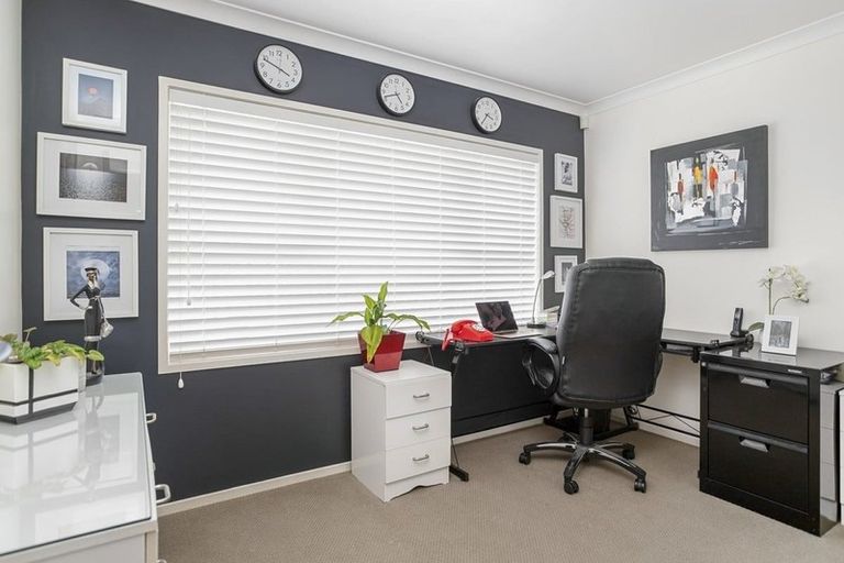 Photo of property in 6 Bodi Place, Te Atatu South, Auckland, 0610