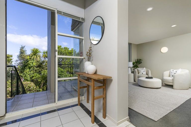 Photo of property in 1/166 Mokoia Road, Chatswood, Auckland, 0626