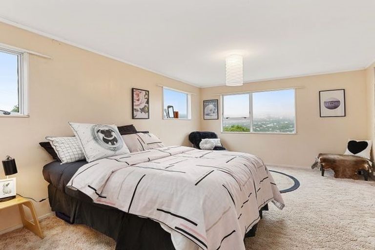 Photo of property in 1 Chequers Way, Crofton Downs, Wellington, 6035