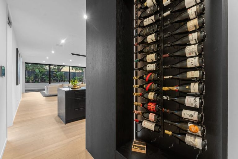 Photo of property in 17a Roland Road, Greenhithe, Auckland, 0632