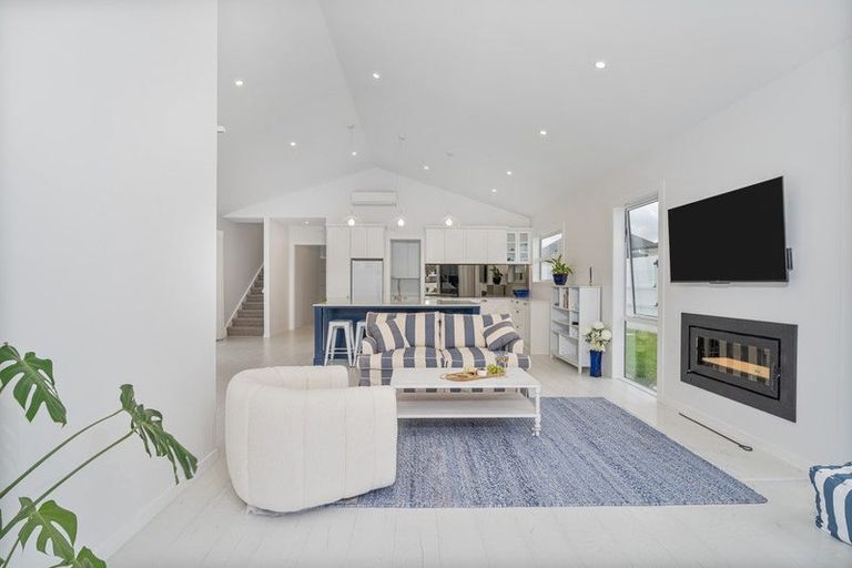 Photo of property in 17 Waitotara Way, Whitianga, 3510