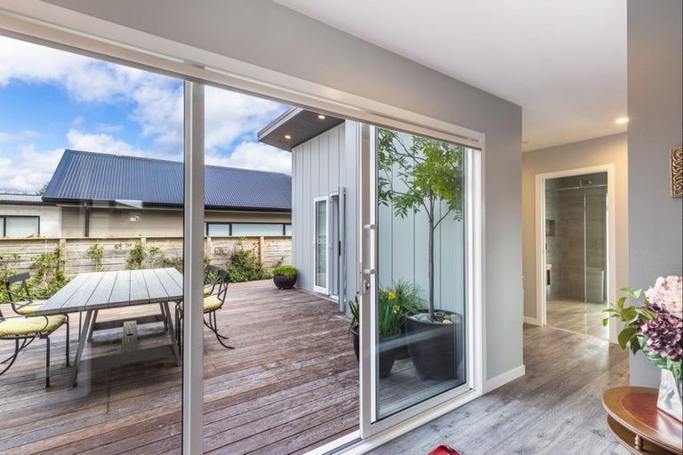 Photo of property in 18 Lakemere Way, Kinloch, Taupo, 3377