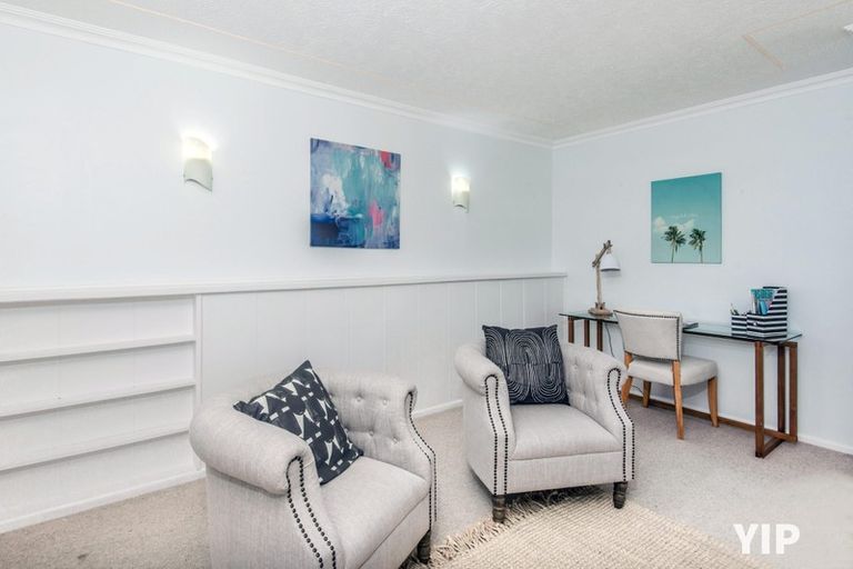 Photo of property in 23 Omega Street, Newlands, Wellington, 6037