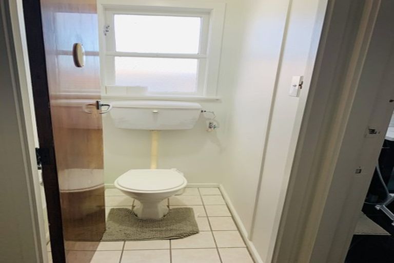 Photo of property in 3154 Great North Road, New Lynn, Auckland, 0600