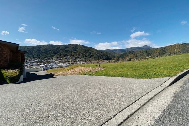 Photo of property in 28 Gravesend Place, Picton, 7220