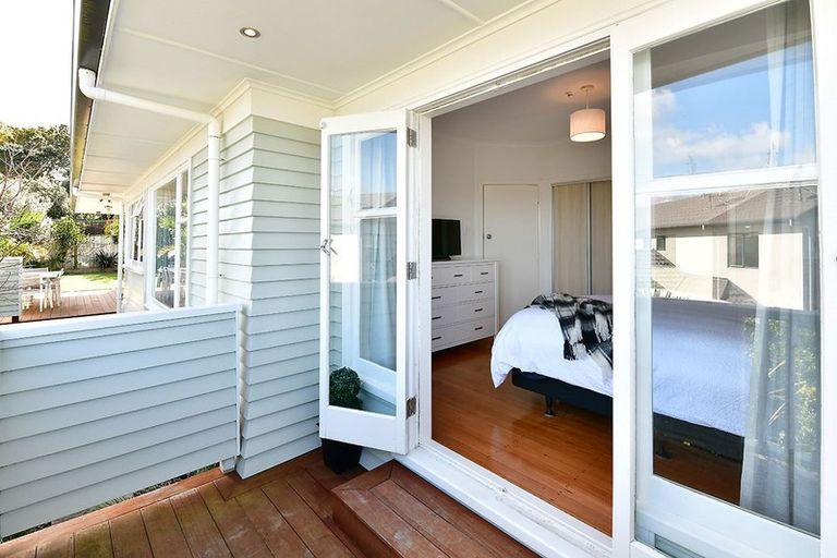 Photo of property in 2 Carento Way, Stanmore Bay, Whangaparaoa, 0932