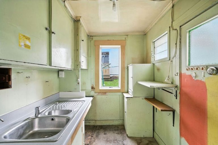 Photo of property in 44 South Road, The Glen, Dunedin, 9011