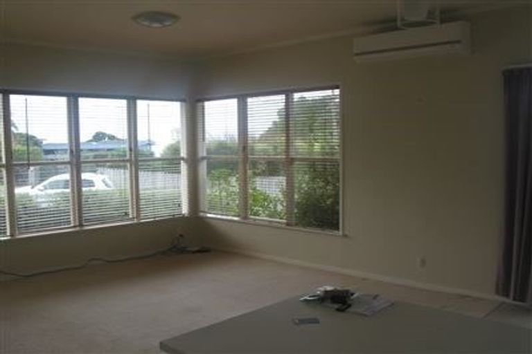 Photo of property in 1/140 Beach Road, Castor Bay, Auckland, 0620