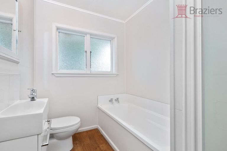 Photo of property in 33a Garreg Road, Fendalton, Christchurch, 8052