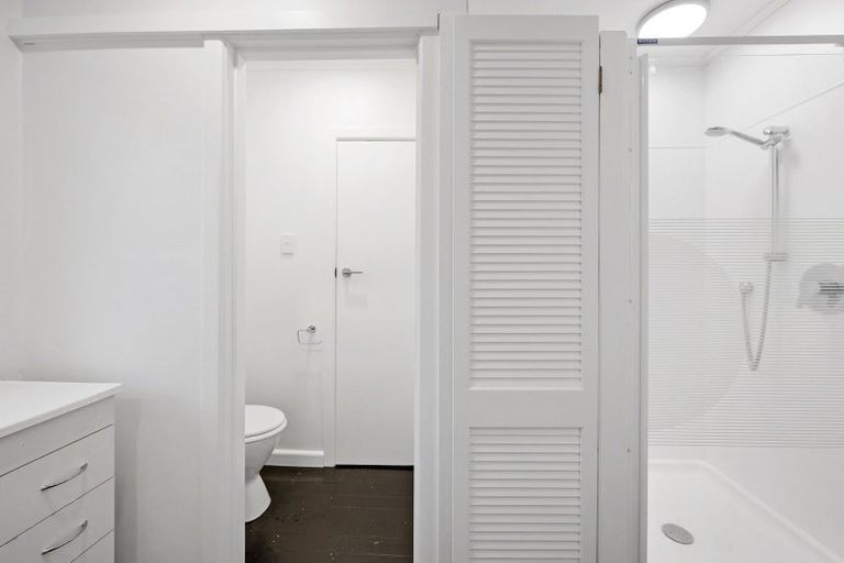 Photo of property in 24 Godley Road, Green Bay, Auckland, 0604