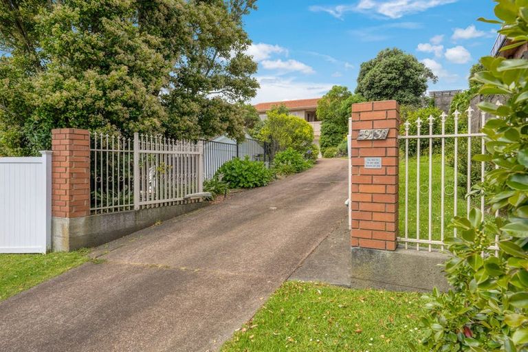 Photo of property in 913 Beach Road, Waiake, Auckland, 0630