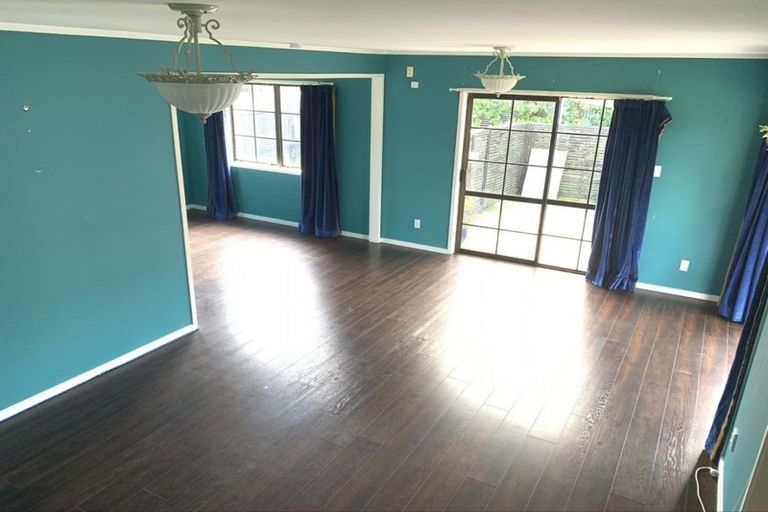 Photo of property in 5 Tawa Road, Te Atatu Peninsula, Auckland, 0610