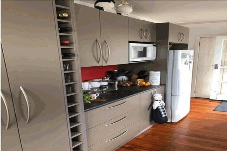 Photo of property in 43 Wharf Road, Te Atatu Peninsula, Auckland, 0610