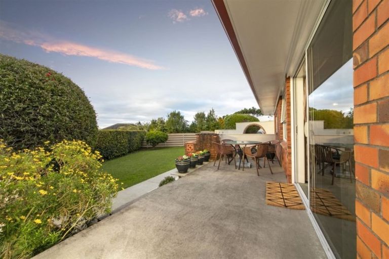 Photo of property in 17 Scanlen Terrace, Kelston, Auckland, 0602