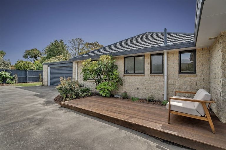 Photo of property in 15 Tyndale Place, Ilam, Christchurch, 8041