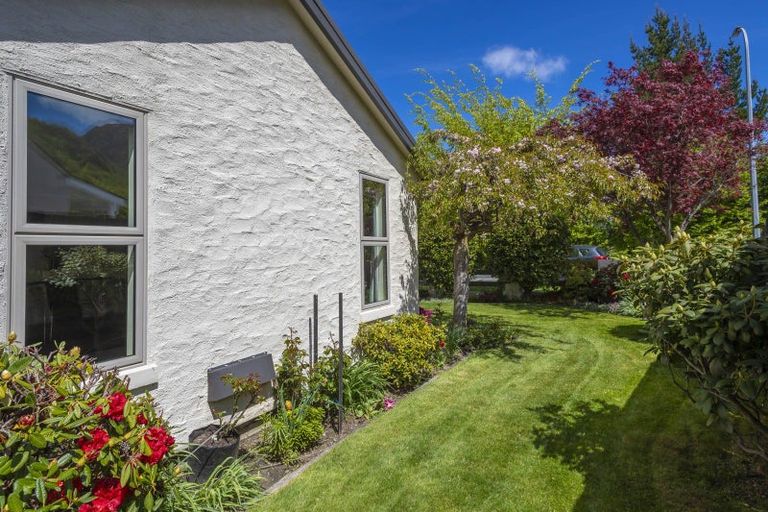 Photo of property in 11 Mcdonnell Road, Arrowtown, 9302