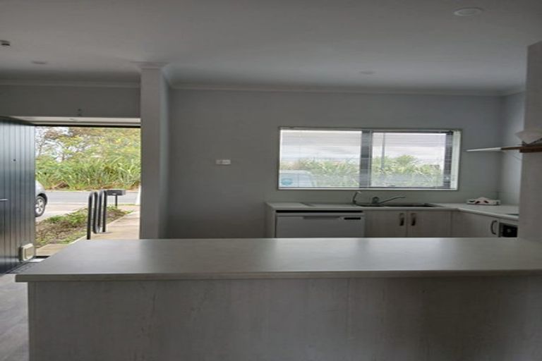 Photo of property in 6 Tuaiwi Street, Manukau, Auckland, 2104