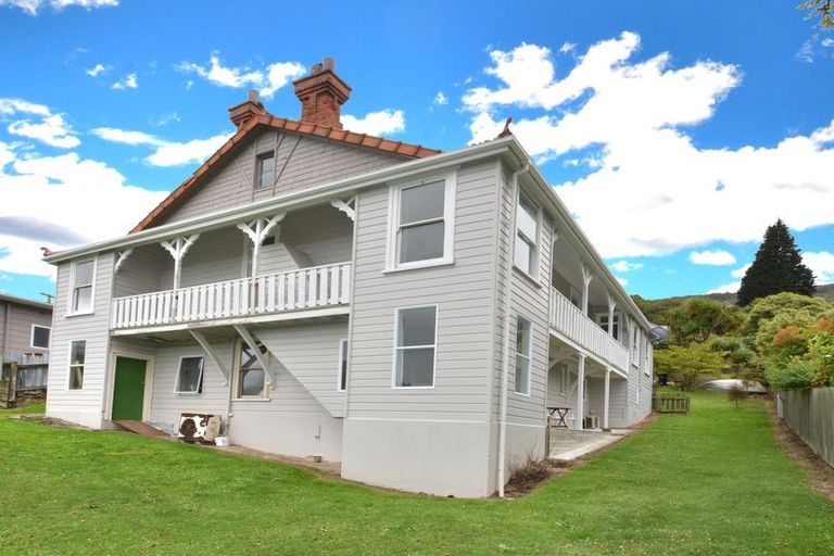 Photo of property in 14 Adderley Terrace, Ravensbourne, Dunedin, 9022