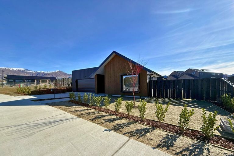 Photo of property in 92 Northlake Drive, Wanaka, 9305