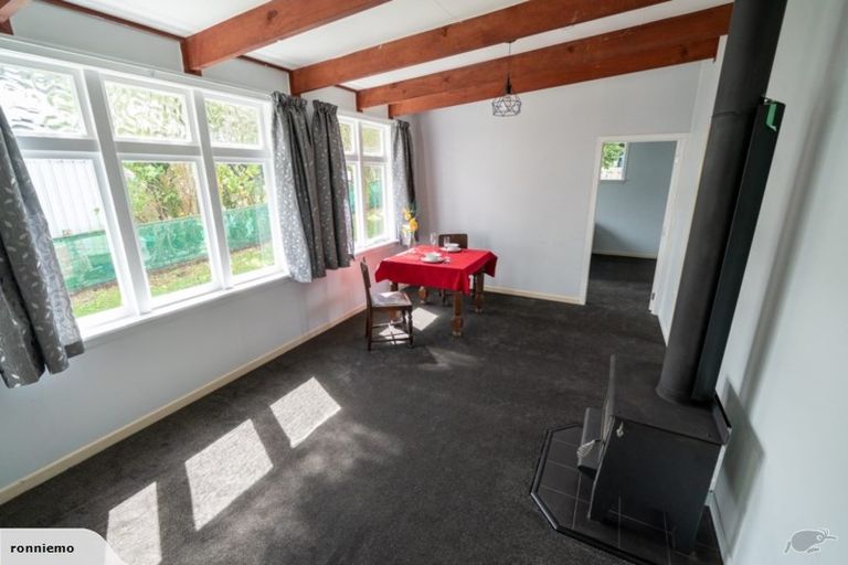 Photo of property in 32 Karekare Road, Karekare, New Lynn, 0772