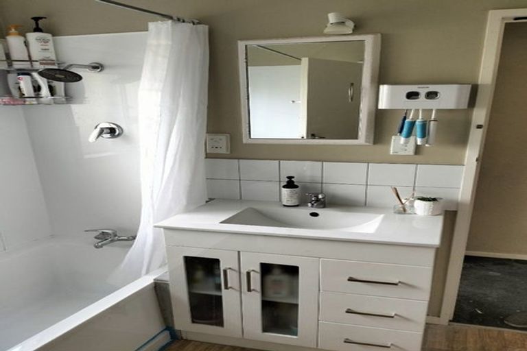 Photo of property in 307 Wellington Road, Wainuiomata, Lower Hutt, 5014