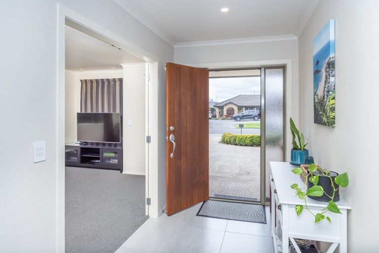 Photo of property in 17 Whitford Place, Rototuna North, Hamilton, 3210