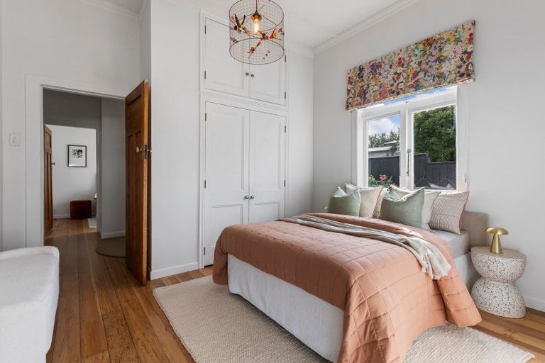 Photo of property in 202 Queen Street, Northcote Point, Auckland, 0627