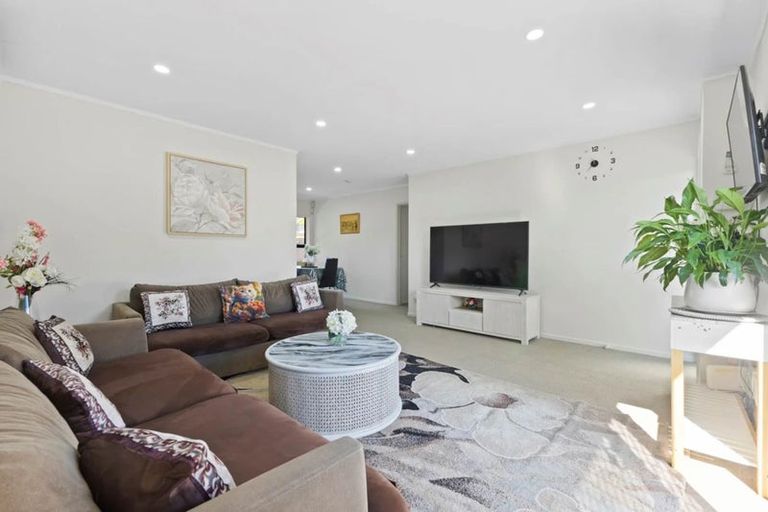 Photo of property in 2/30 Kindergarten Drive, Conifer Grove, Takanini, 2112