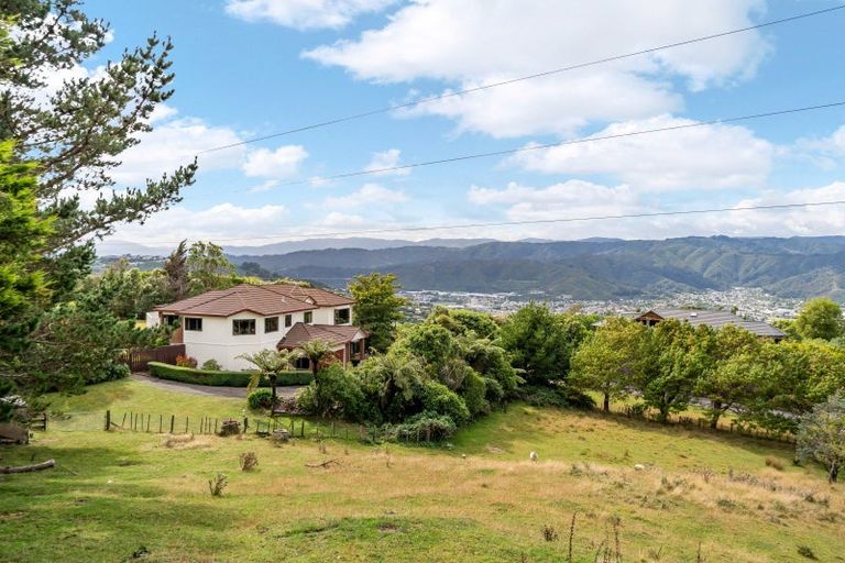 Photo of property in 18 Crestview Grove, Belmont, Lower Hutt, 5010