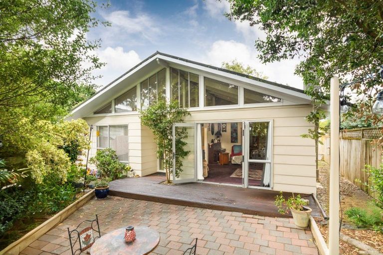 Photo of property in 16 Antrim Place, Hokowhitu, Palmerston North, 4410