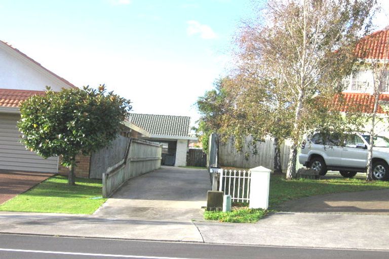 Photo of property in 1/22 Jane Eyre Drive, Somerville, Auckland, 2014