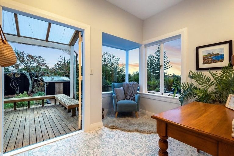 Photo of property in 12 Glade Place, Birkenhead, Auckland, 0626