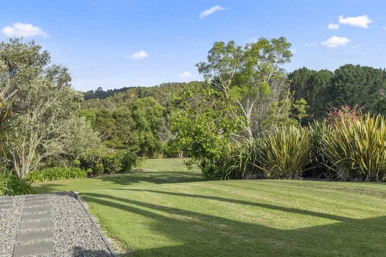 Photo of property in 97 Shaw Road, Oratia, Auckland, 0604