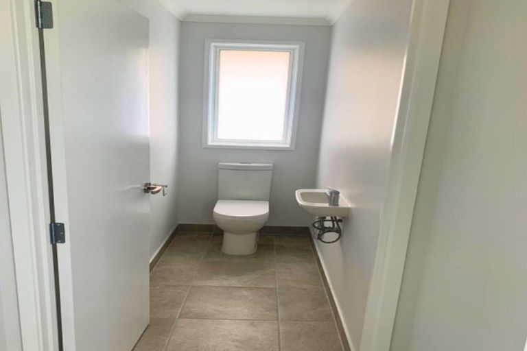 Photo of property in 9 Whata Street, Clarks Beach, 2122