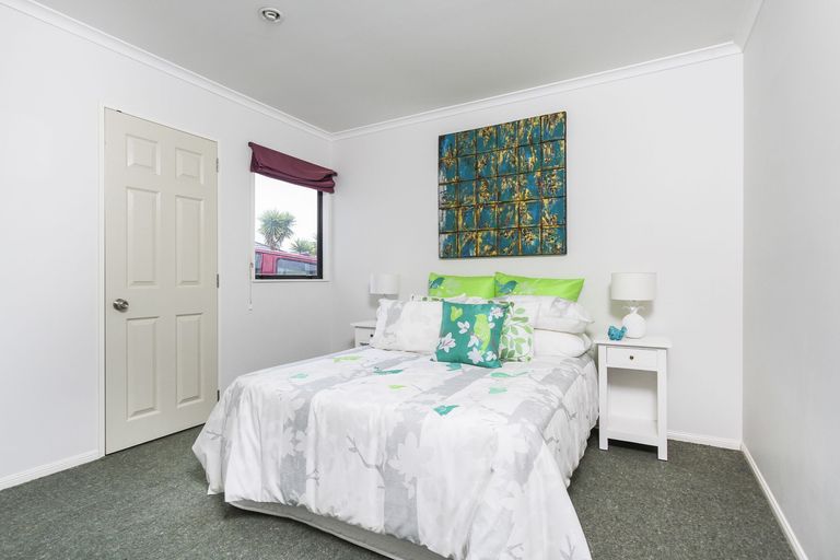 Photo of property in 28 Carnelian Court, Westgate, Auckland, 0614