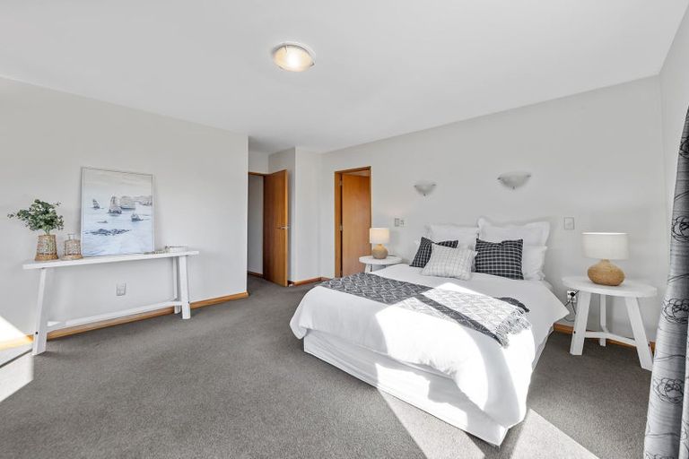 Photo of property in 33 Bryndwr Road, Fendalton, Christchurch, 8052