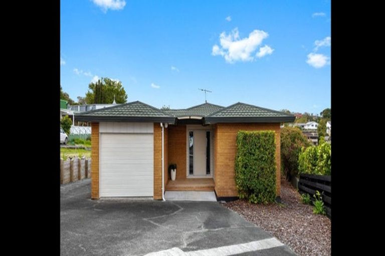 Photo of property in 12a Tower Hill, Stanmore Bay, Whangaparaoa, 0930